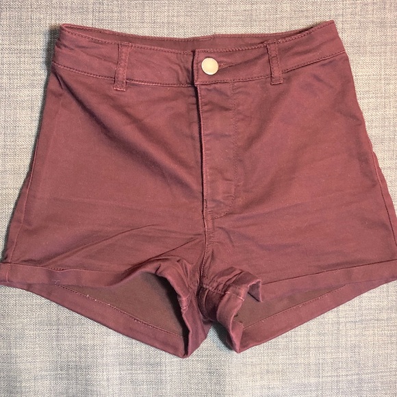 Highwasted Maroon shorts - Picture 2 of 3